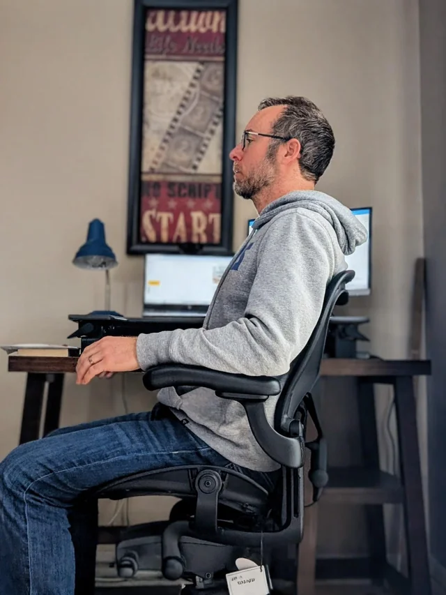 Vertical monitor beside notebook stand on shelf